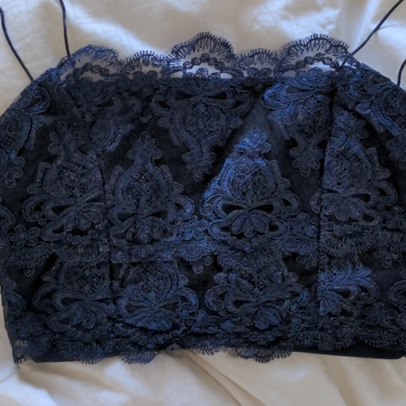 Navy lace crop tank top - Picture 3 of 4